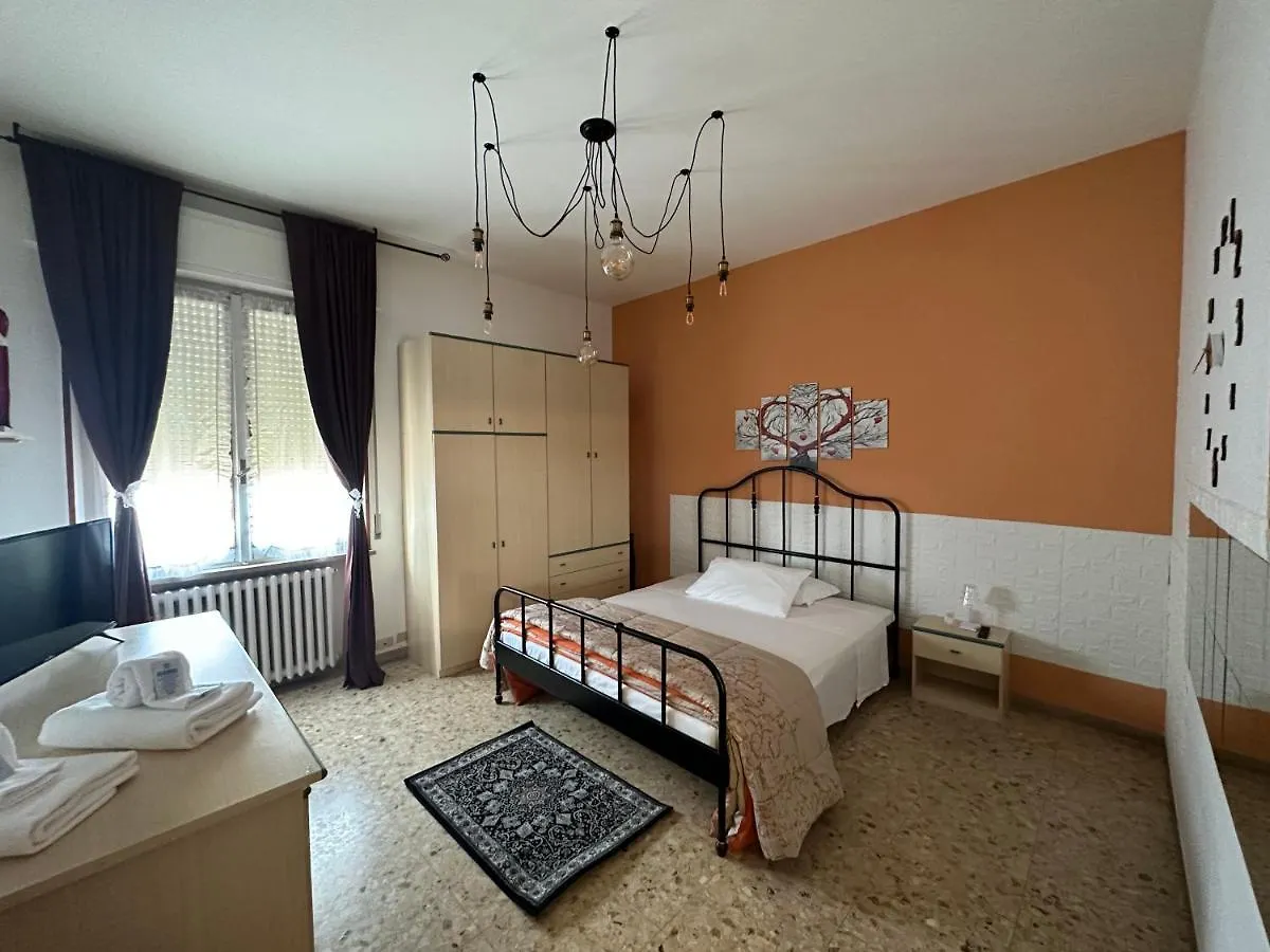 La Casa Di Jennifer Apartment Parma 0*,